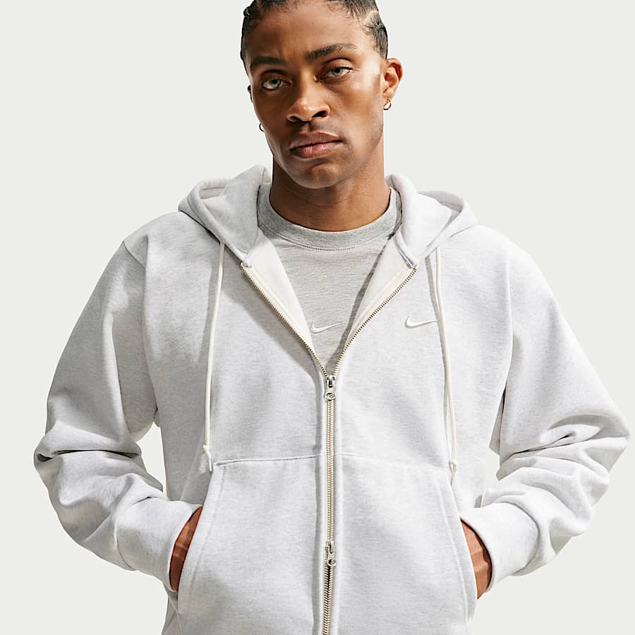 Nikeおすすめのジップアップパーカーを今すぐチェック.オンライン